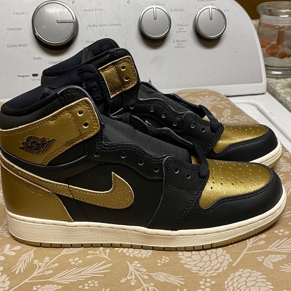 Nike Youth size 7 Black and Gold High-Top Sneakers - Picture 3 of 9